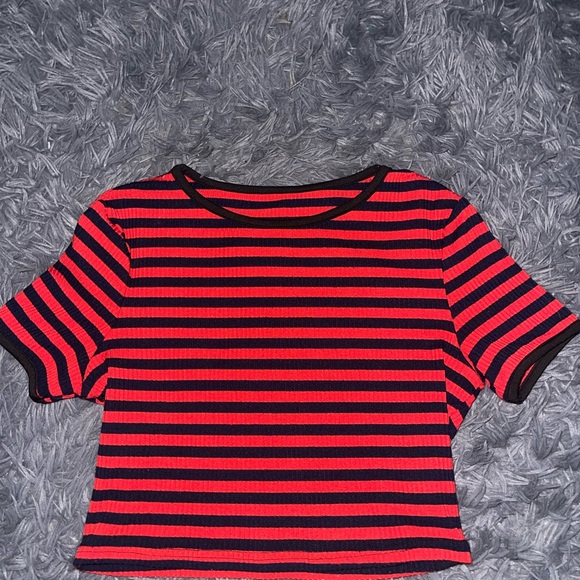 striped crop top - Picture 2 of 3